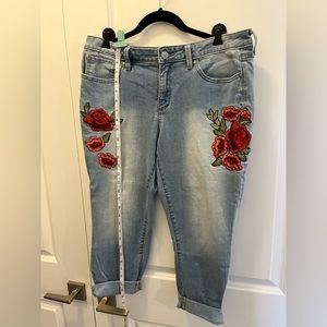 A.N.A Floral Embroidered Jeans Size 31/26, distressed fabric, GUC